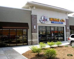 Wings Etc outside