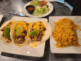 Los Gallos Taqueria food