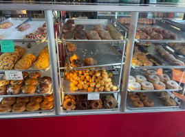 Lee Donuts inside