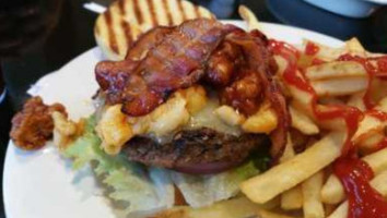 Dino's House Of Burgers Comida