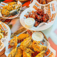 Hooters food