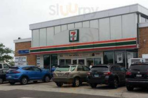 7-eleven outside