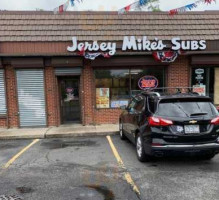 Jersey Mike's Subs outside