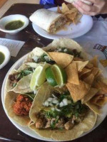 Tides N' Tacos food