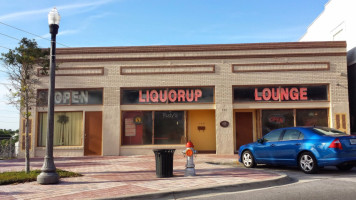 Rudy's Liquorup Lounge outside