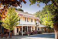 Hahndorf Inn inside