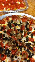 Me-n-ed's Pizza Parlor food