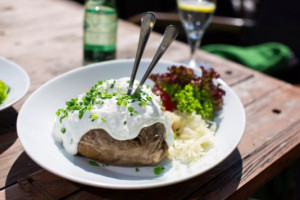 Brauerei-Gasthof & Biergarten Alter Kranen food