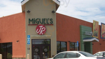 Miguel's Jr. food