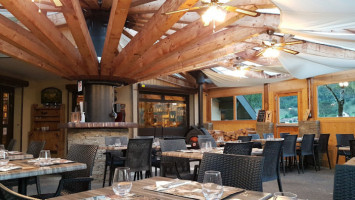 Le Chalet Du Lac food