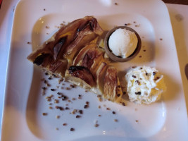 Les Copains d'Abord food