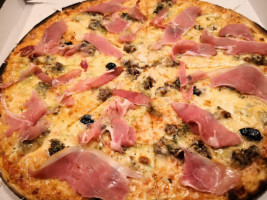 Les Pizzas De Sandrine food