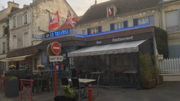 La Taverne inside