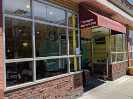 Borinquen Bakery inside