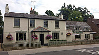 The Five Horseshoes outside