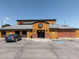 Pizza Hut outside