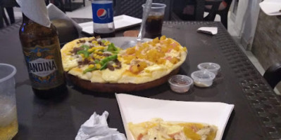 Club De La Pizza food