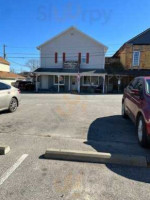 Borden's Buckboard Diner outside