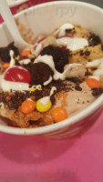 Menchie's Frozen Yogurt food