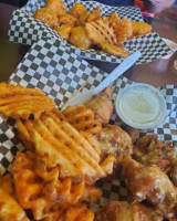 Boneheadz Wings And Things food