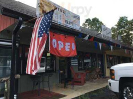 Historic Toxaway Market outside