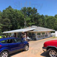 Lake Dexter Drive-in outside