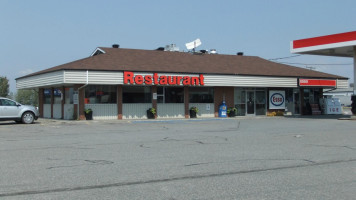 Esso Truck Stop Restaurant outside