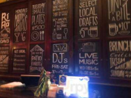 Rí Rá Irish Pub inside