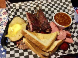 Leo's Barbeque food