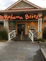 Bahama Breeze outside