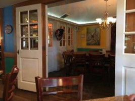 Manny's Uptown inside