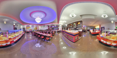 Royal Wok inside