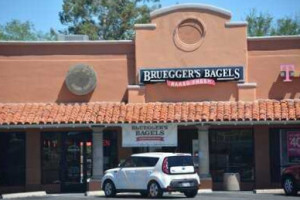 Bruegger's Bagels outside