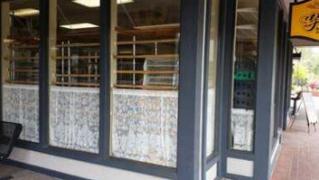 Grateful Bread Co outside