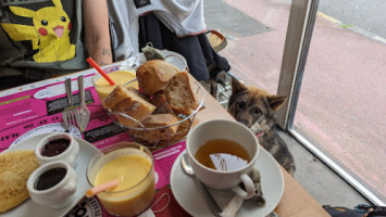 Au Coin Des Halles food