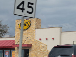 Taco Bueno outside