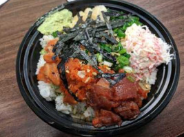 Poke Paradise food