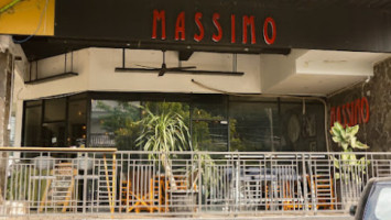 Massimo Pizzeria outside