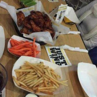 Buffalo Wild Wings Downtown food