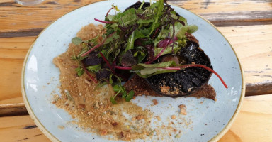 Pipi at Middleton food