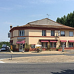 Le Relais De Cadeuil outside