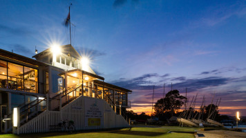 Noosa Yacht and Rowing Club food