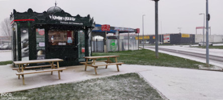 Le Kiosque A Pizzas De Roye food