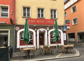 The Red Lion inside