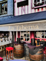 La Taberna outside