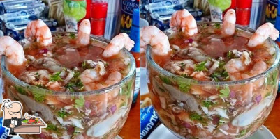 Mariscos El Chombi food