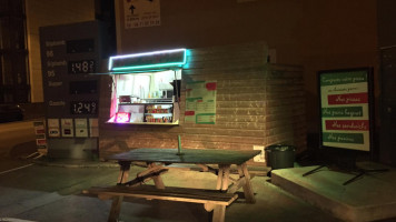 Loulou Pizz inside