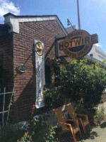 Hotwire Online Coffeehouse outside