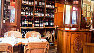 Caves Pétrissans food