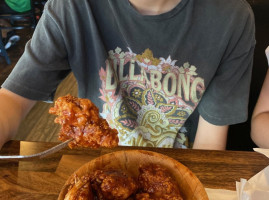 Duff's Famous Wings food